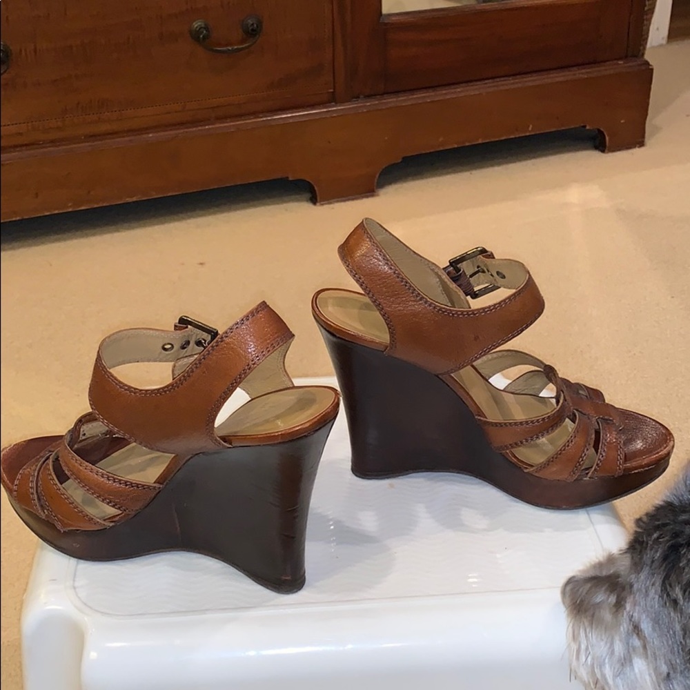 Wedge - Picture 2 of 6